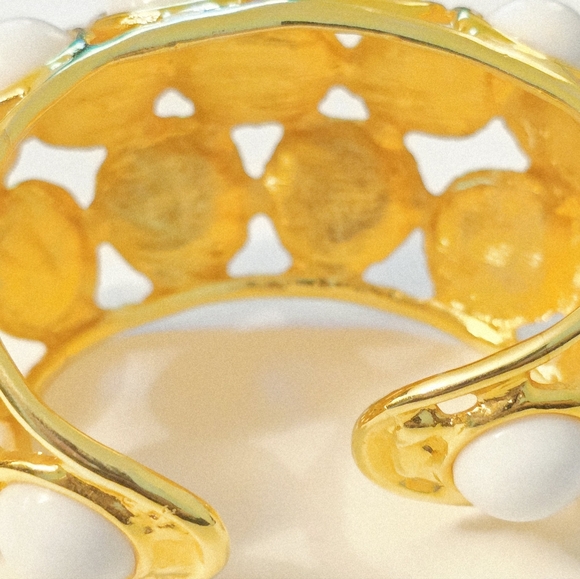 vintage Kenneth Jay Lane chunky white Cabochon cuff bracelet - Picture 11 of 13